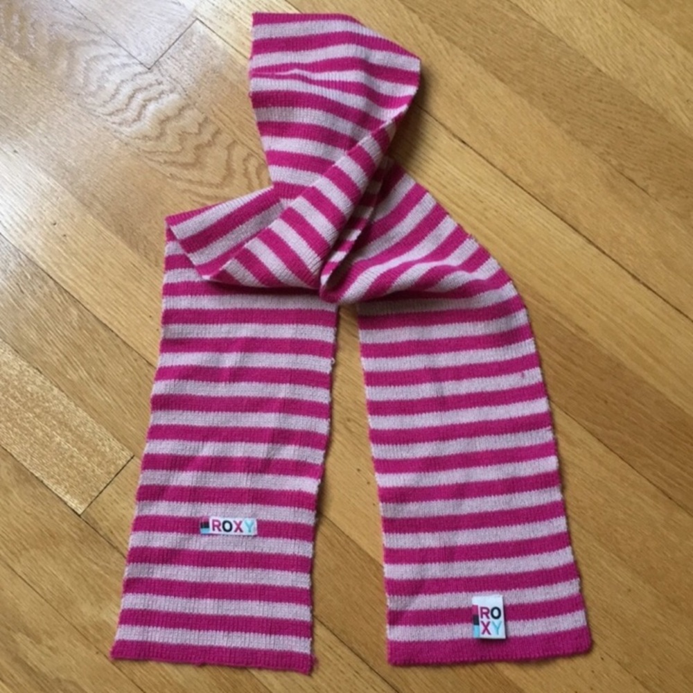 NWOT Roxy wool scarf